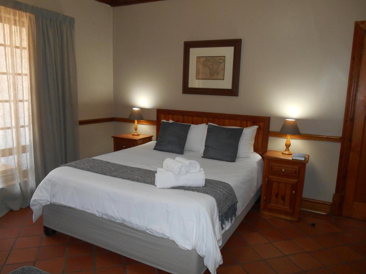 Oakwood Lodge ブルームフォンテーン エクステリア 写真 A bedroom at the hotel