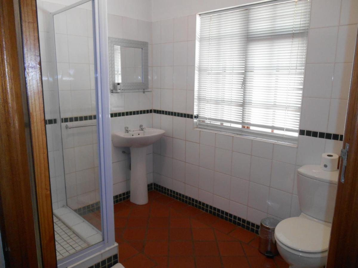 Oakwood Lodge ブルームフォンテーン エクステリア 写真 Bathroom